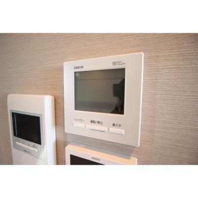 �y���̑��z�@���r���O�G�A�R��