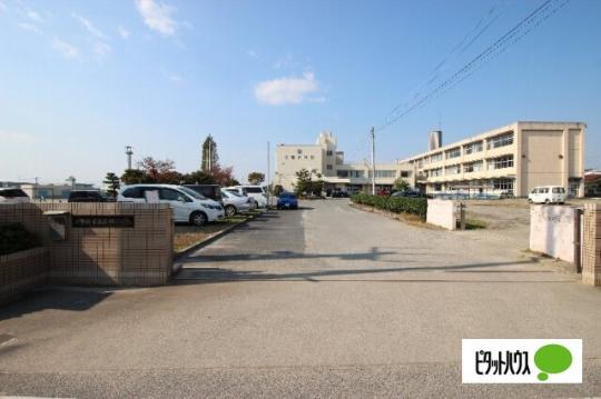 �y���Ӂz�@�ɐ���s���O�����w�Z�F1052m