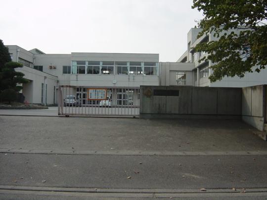 �y���Ӂz�@�ɐ���s���L�����w�Z�F496m