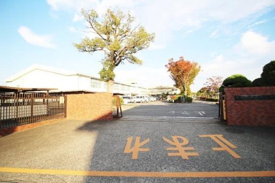 �y���Ӂz�@�ɐ���s���B�@���w�Z�F1076m