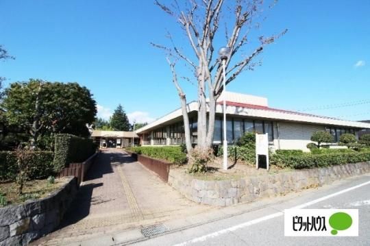 【周辺】　伊勢崎市境図書館：916m
