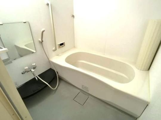 【その他】　浴室換気乾燥機付き一坪タイプの浴槽です。